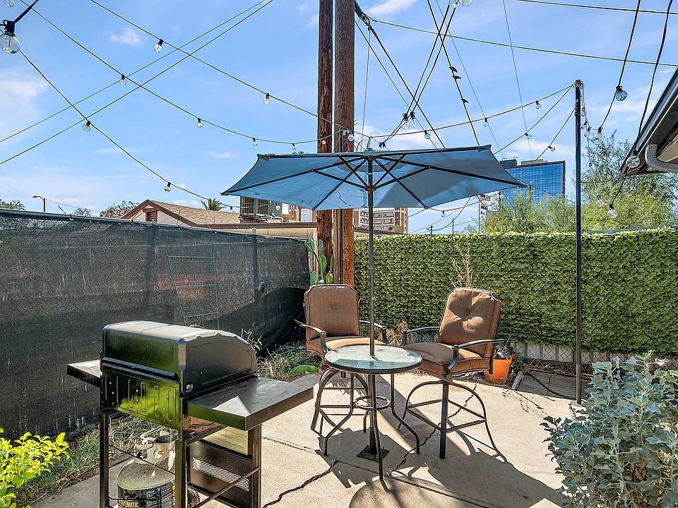 1033 N 25th St