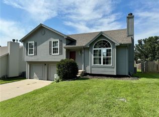 8010 S Church Rd, Pleasant Valley, MO 64068