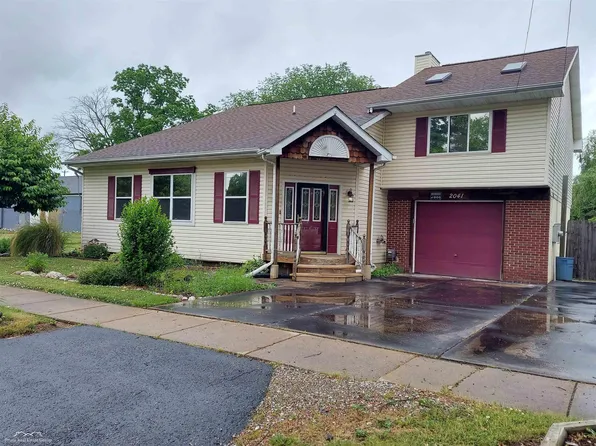 2041 E Boatfield Ave, Burton, MI 48529