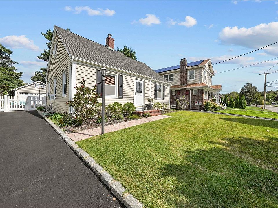 1st image of 125 Wyandanch Avenue
