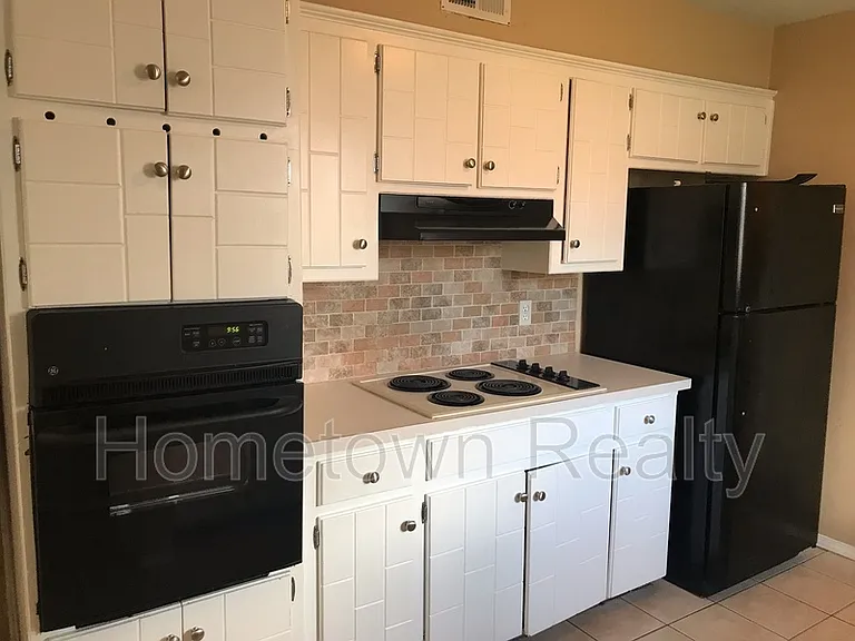 1013 Kelly Park Rd — Photo 8