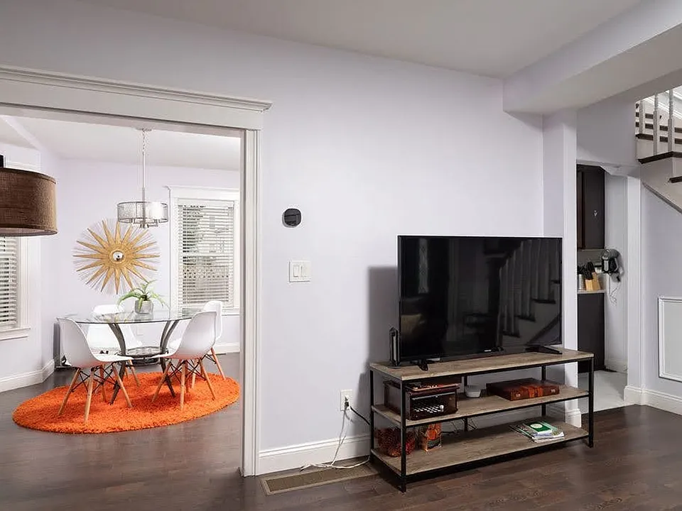 9 Summit Ave #2-ID1511376P