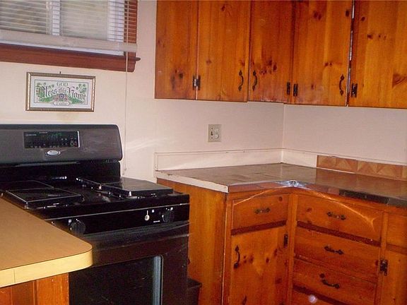 4th image of 240 McNaughton Ave