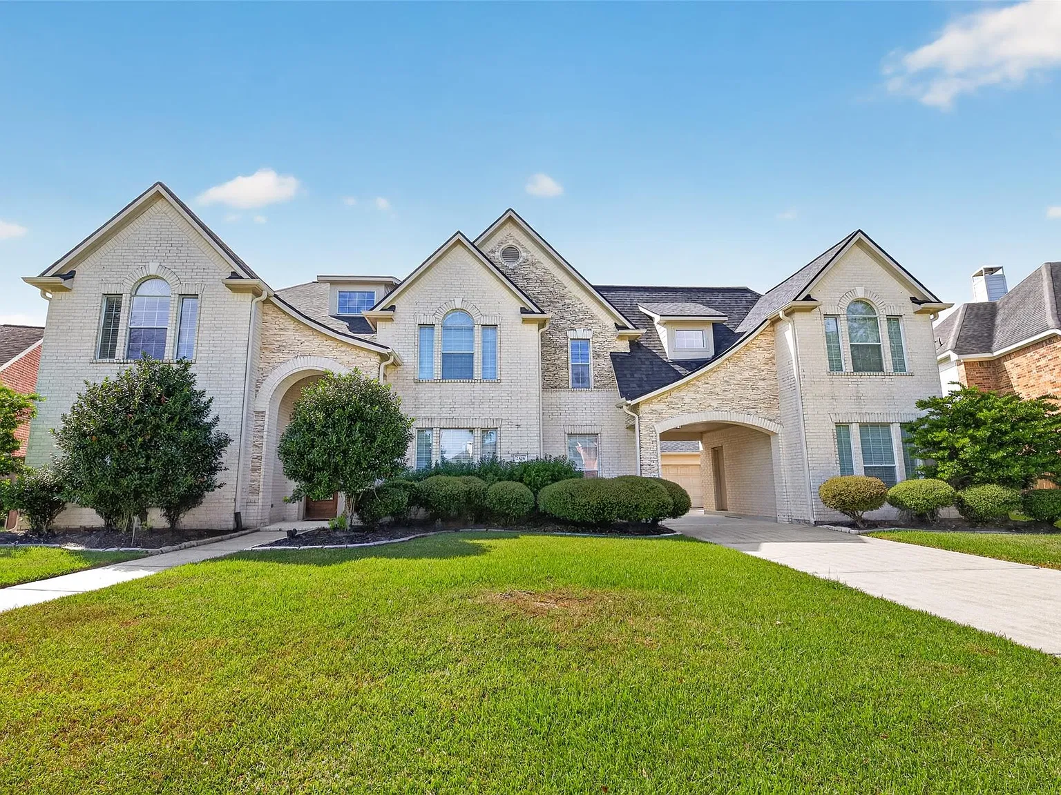 4 bed, 5.0 bath, 4805 sqft, $4,000 — Photo 2