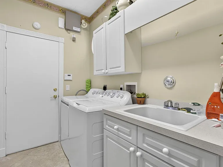 10880 Northgreen Dr — Photo 32