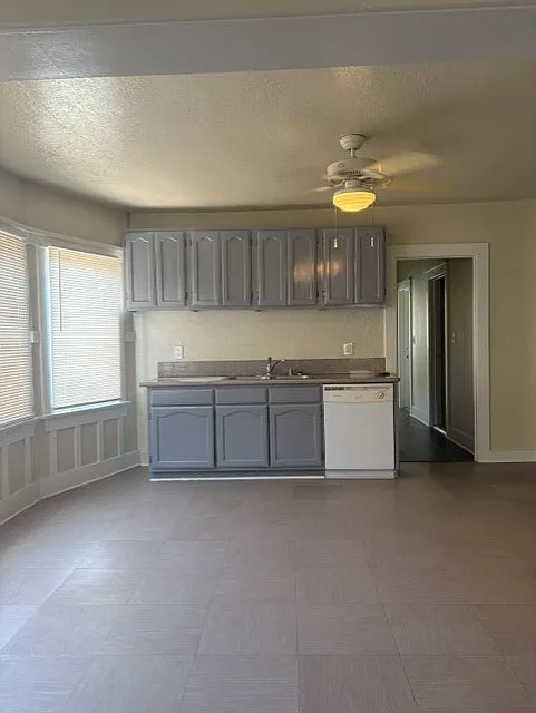 3 bed, 1100 sqft, $3,200 — Photo 2