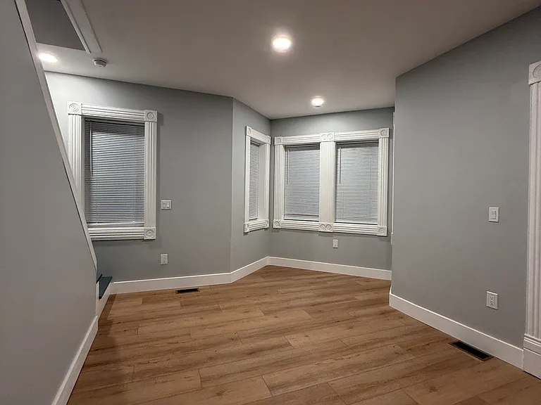 23 E Washington Ave — Photo 13