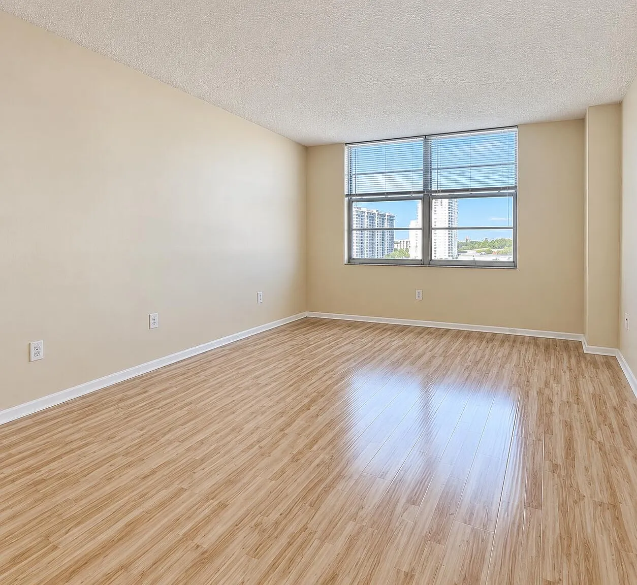 2 bed, 2.0 bath, 1220 sqft, $2,095 — Photo 4