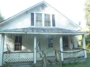 160 Magnolia St, Cedar Bluff, VA 24609