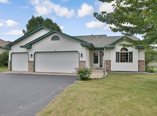38343 Coventry Dr, North Branch, MN 55056