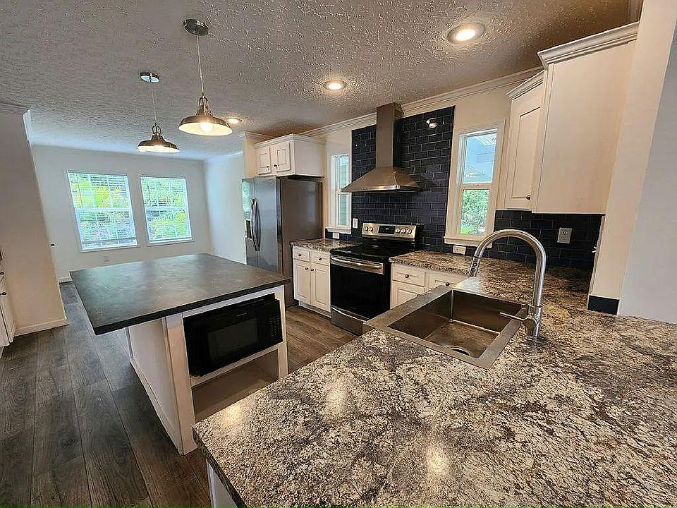 1st image of 164 Eland Dr #164