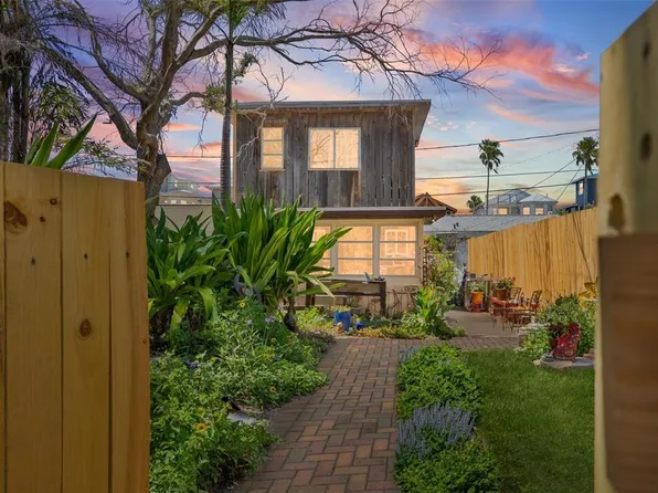 44 77th Ave, Treasure Island, FL 33706