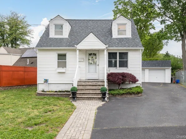 675 Little East Neck Road, West Babylon, NY 11704