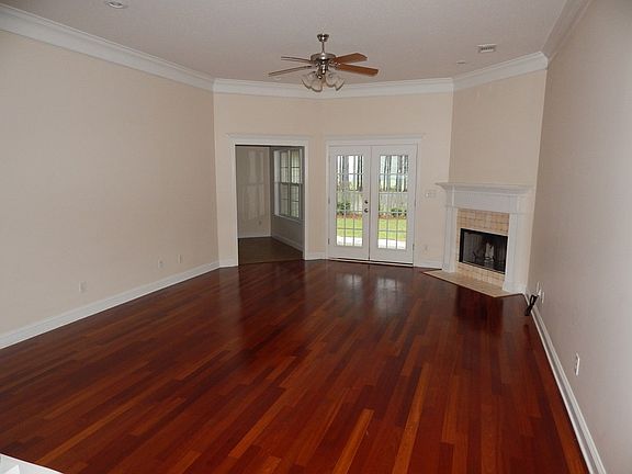 3rd image of 4416 Stonehaven Dr
