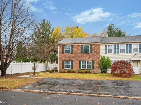 23 Cavalry Dr, Horsham, PA 19044