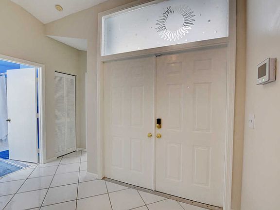 2nd image of 1045 Fairfax Cir W