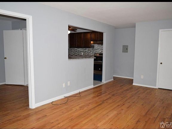 5th image of 2 College Dr