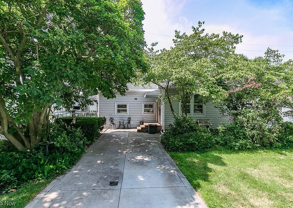 1st image of 360 E 324th St
