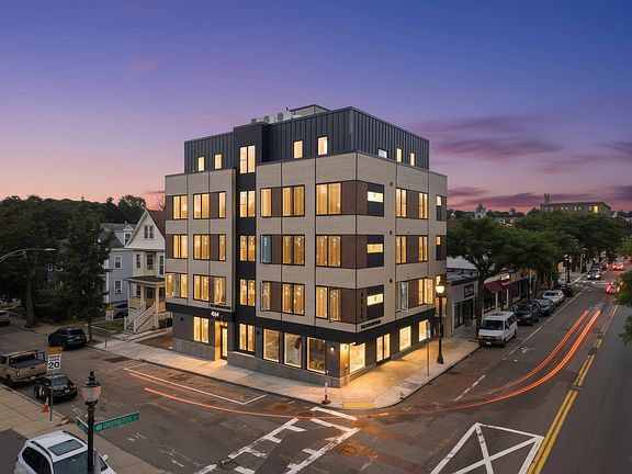 2nd image of 4164 Washington St #9