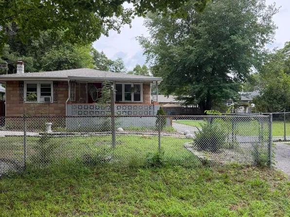 10 Smith St, Howell, NJ 07731