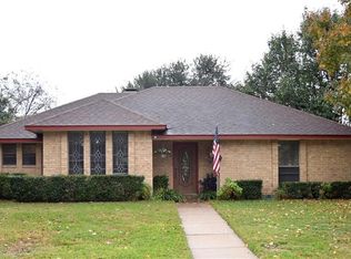 216 Pueblo Dr, Waxahachie, TX 75165