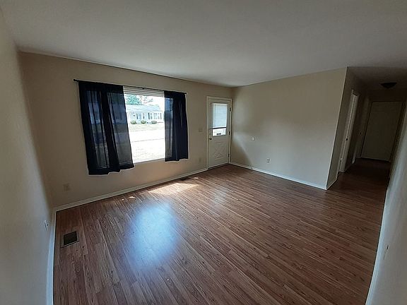 3rd image of 576 Kristine Ln