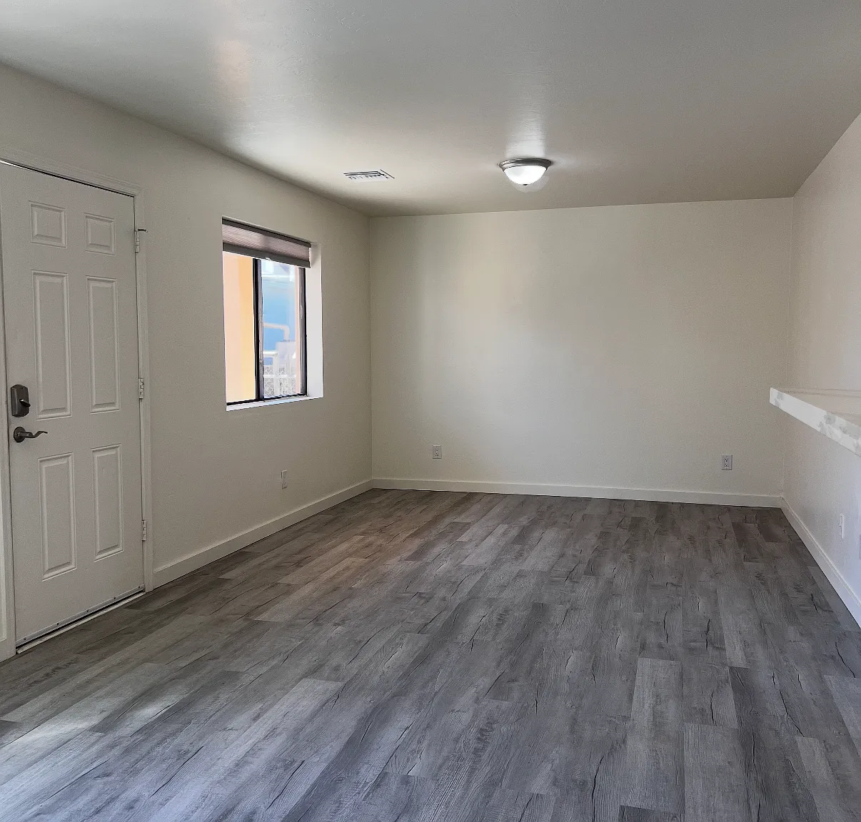 Remodeled 3BR — Photo 3