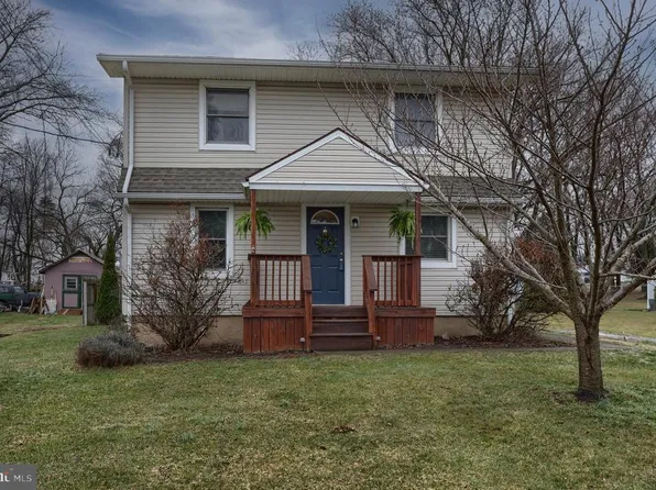 15 Lucy Ave, Hummelstown, PA 17036