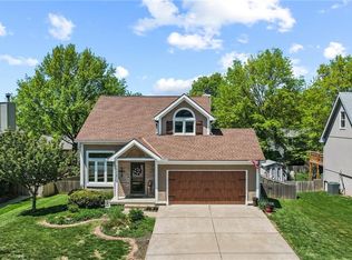 1712 Tudor Ln, Liberty, MO 64068
