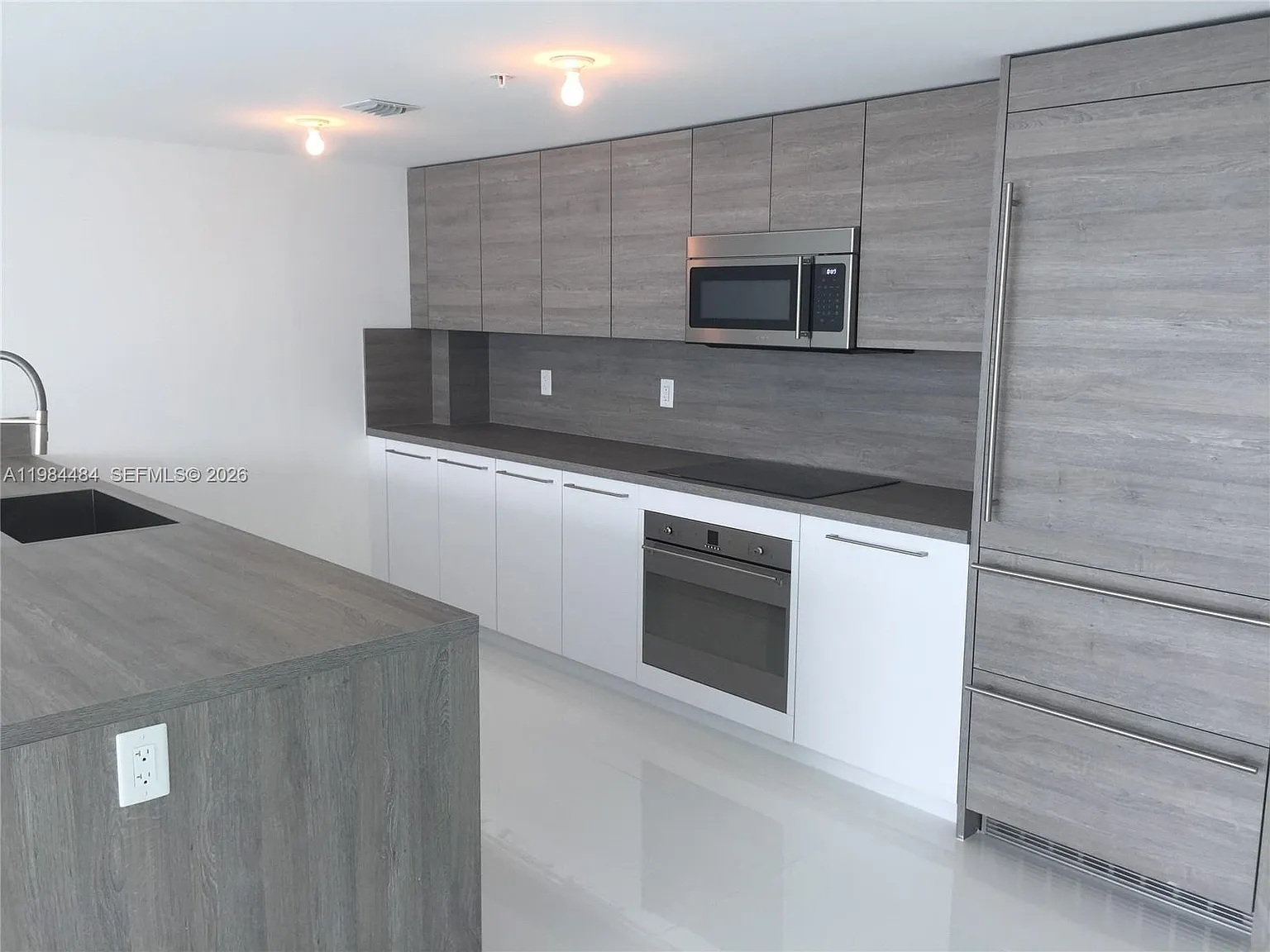 400 Sunny Isles Condo Wes — Photo 2