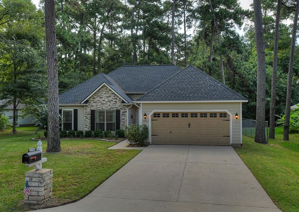 1st image of 15746 Corinthian Way