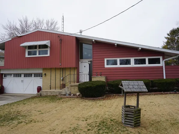 105 S Oak Acre Dr, Martinton, IL 60951