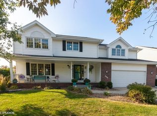 9614 Oakwood Dr, Urbandale, IA 50322