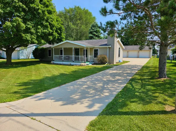 136 Manor Dr, Middleville, MI 49333