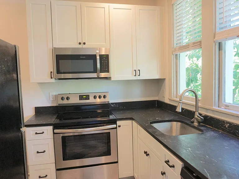 2411 Habersham Melrose — Photo 9