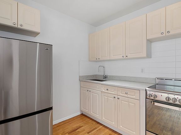 4th image of 309 W 30th St APT 4D
