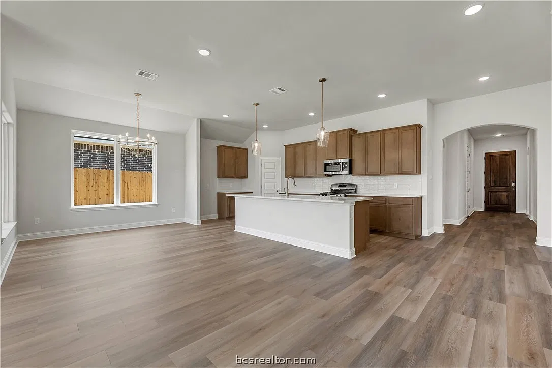 4 bed, 1948 sqft, $2,600 — Photo 3