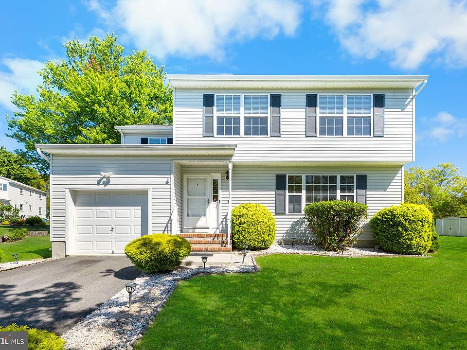 1st image of 4 Blossom Dr