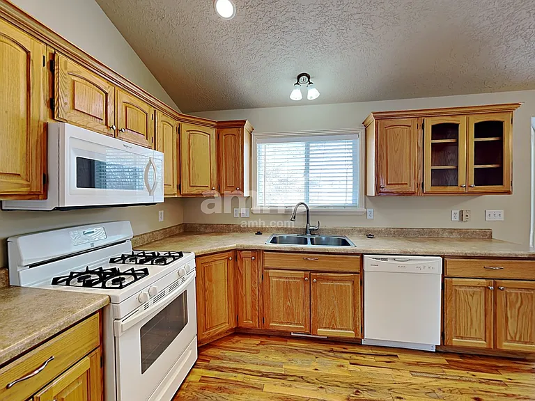 1245 E 640 S — Photo 3