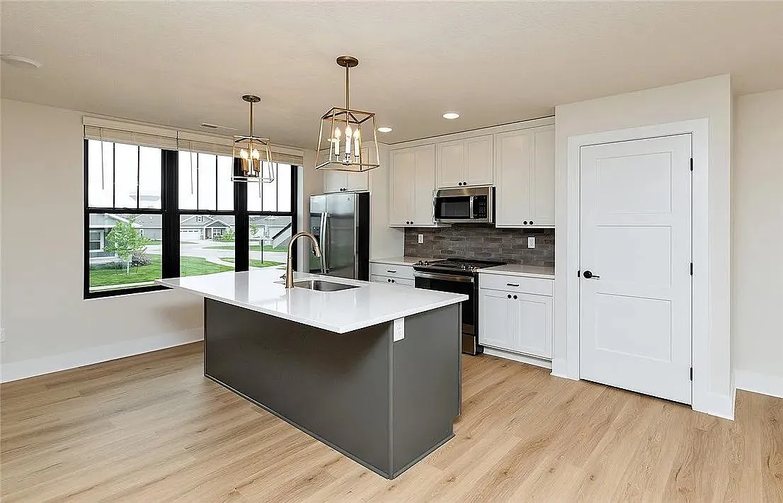 2825 SW Prairie Trail Pkwy — Photo 4
