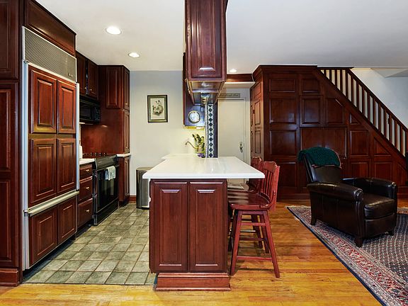 4th image of 34 W 74th St Penthouse B