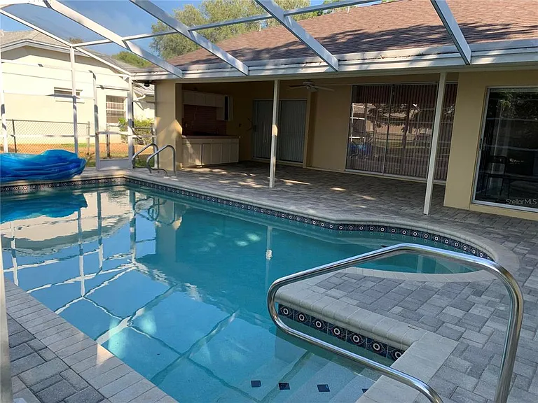 8621 Ashbury Dr — Photo 4