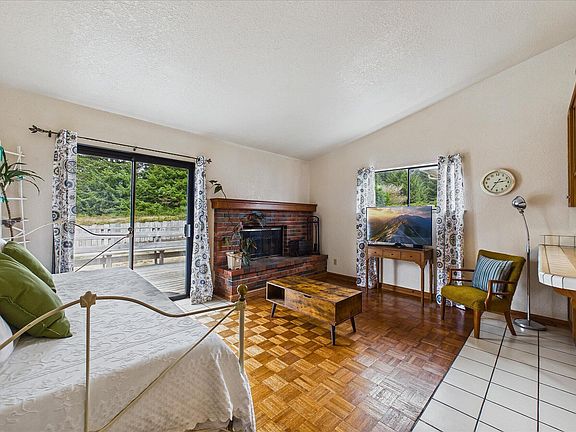 3rd image of 6241 Pryor St