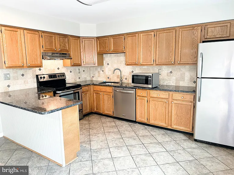 618 Coates Ln — Photo 6