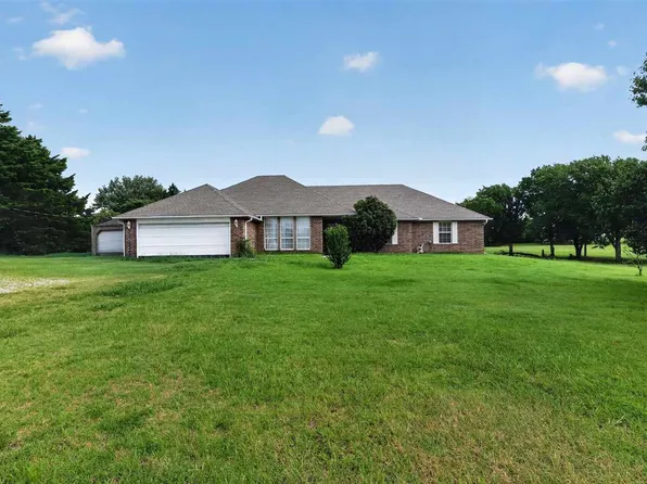 5 Rainbow Dr, Ponca City, OK 74604