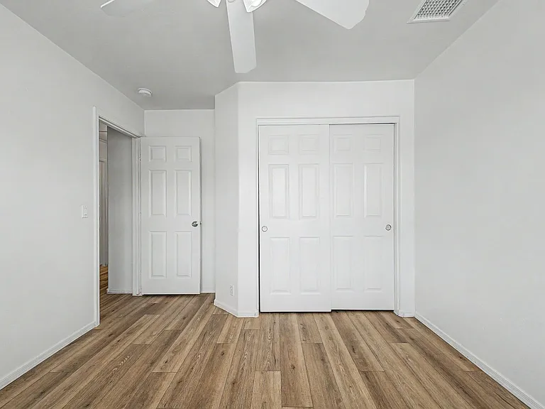 930 E Harwell Rd — Photo 27