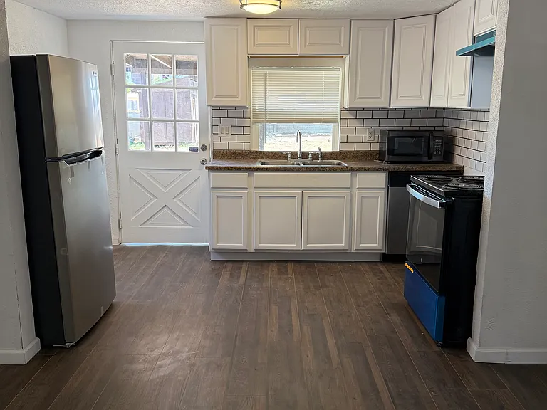 241 S California St — Photo 10