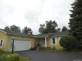 5784 Joanne Dr, Sanborn, NY 14132