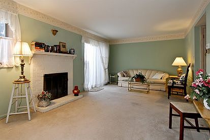 3rd image of 5S023 Spyglass Ct