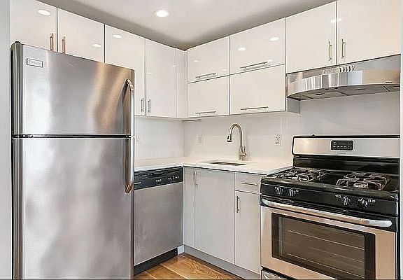 4th image of 278 6th St APT 7A